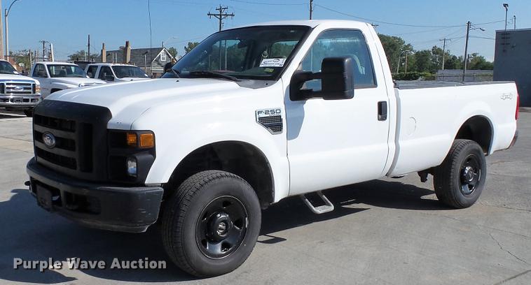 image for item DD7398 2008 Ford F250 Super Duty XL pickup truck