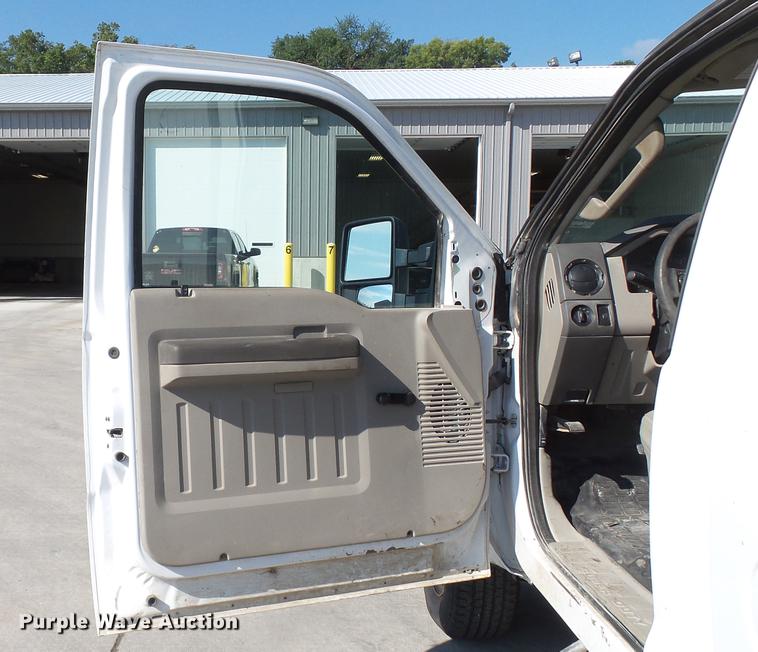 image for item DD7398 2008 Ford F250 Super Duty XL pickup truck