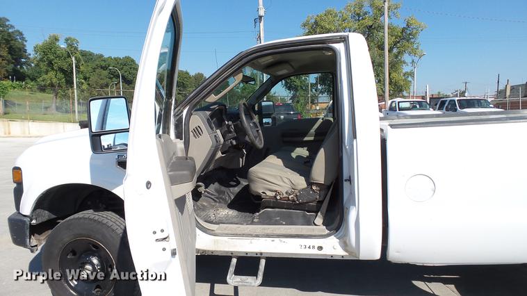 image for item DD7398 2008 Ford F250 Super Duty XL pickup truck