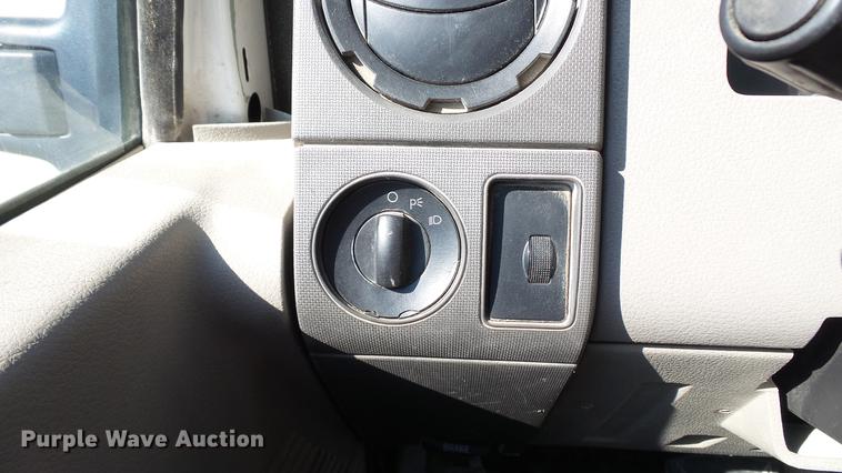 image for item DD7398 2008 Ford F250 Super Duty XL pickup truck