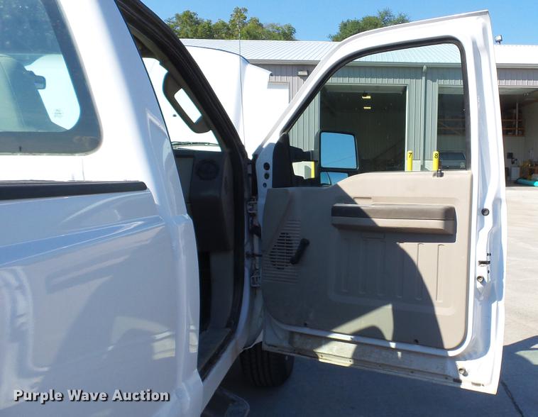 image for item DD7398 2008 Ford F250 Super Duty XL pickup truck
