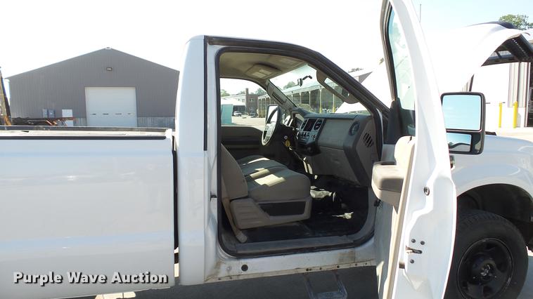 image for item DD7398 2008 Ford F250 Super Duty XL pickup truck
