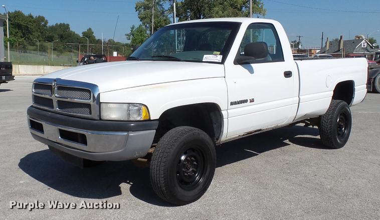 image for item DD7400 2001 Dodge Ram 2500 pickup truck