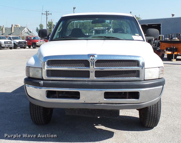 image for item DD7400 2001 Dodge Ram 2500 pickup truck