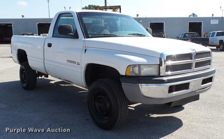 image for item DD7400 2001 Dodge Ram 2500 pickup truck