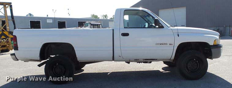 image for item DD7400 2001 Dodge Ram 2500 pickup truck