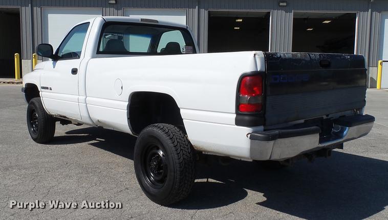 image for item DD7400 2001 Dodge Ram 2500 pickup truck