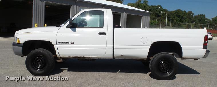 image for item DD7400 2001 Dodge Ram 2500 pickup truck