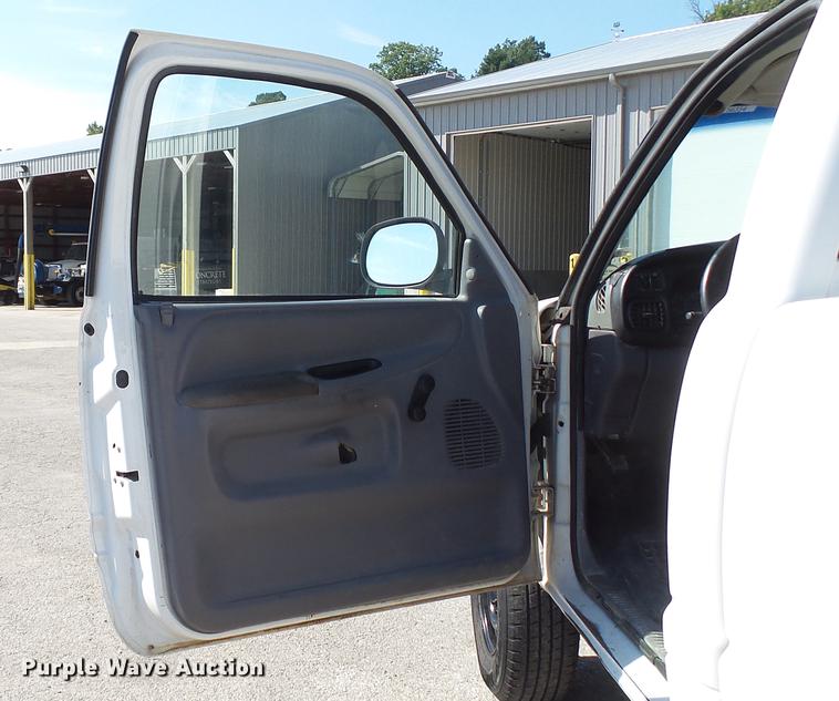 image for item DD7400 2001 Dodge Ram 2500 pickup truck