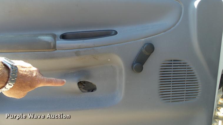 image for item DD7400 2001 Dodge Ram 2500 pickup truck