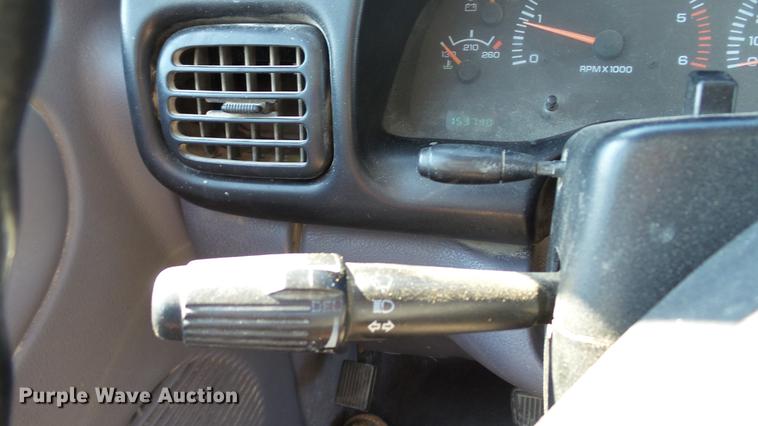 image for item DD7400 2001 Dodge Ram 2500 pickup truck