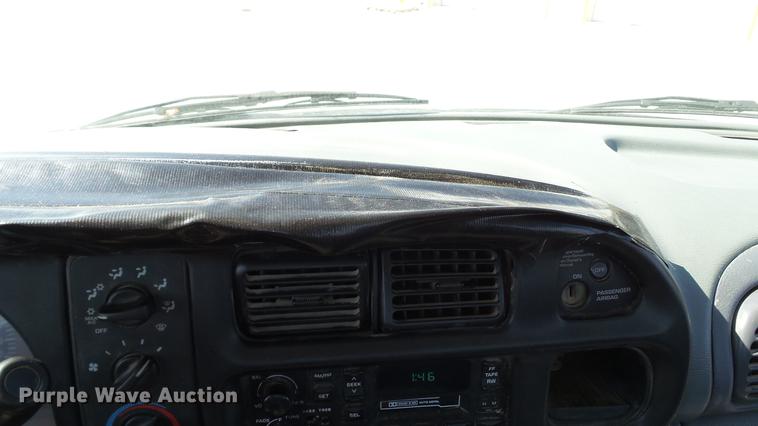 image for item DD7400 2001 Dodge Ram 2500 pickup truck