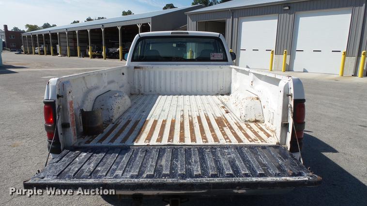 image for item DD7400 2001 Dodge Ram 2500 pickup truck