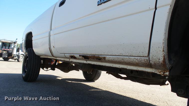 image for item DD7400 2001 Dodge Ram 2500 pickup truck