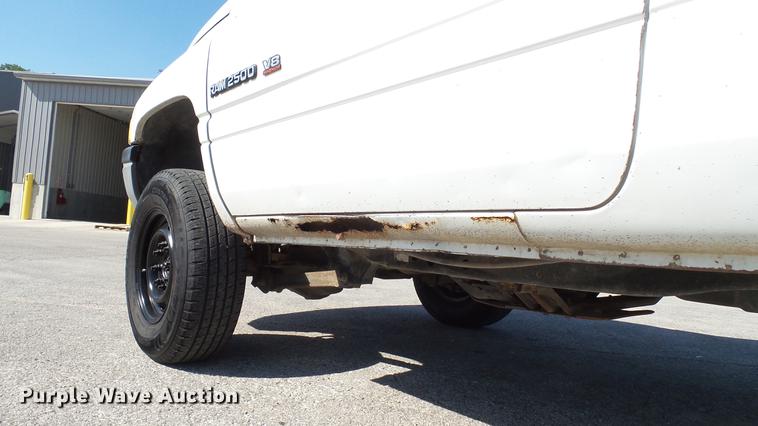 image for item DD7400 2001 Dodge Ram 2500 pickup truck