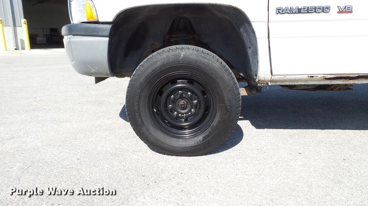 image for item DD7400 2001 Dodge Ram 2500 pickup truck