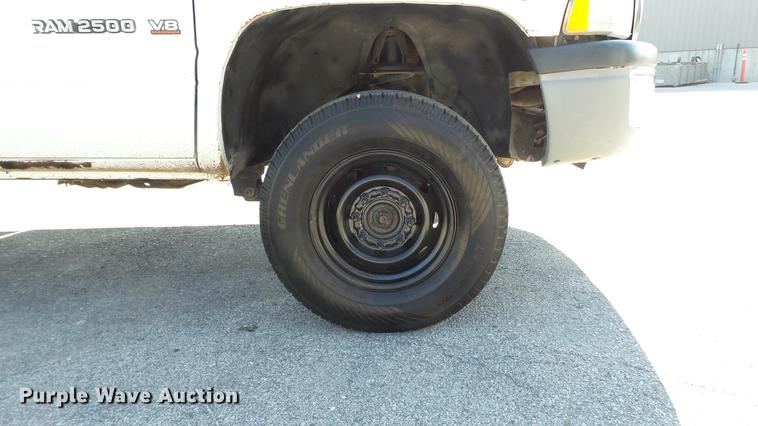 image for item DD7400 2001 Dodge Ram 2500 pickup truck