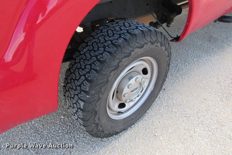 image for item DE0195 2013 Ford F250 Super Duty XL Crew Cab pickup truck