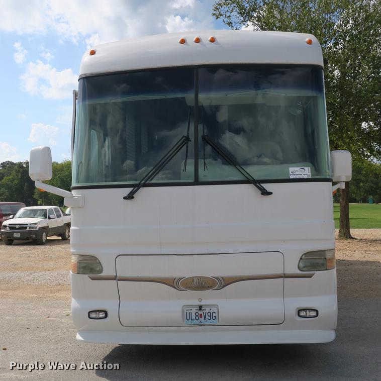 image for item DE3825 2005 Freightliner Alfa Seeya RV
