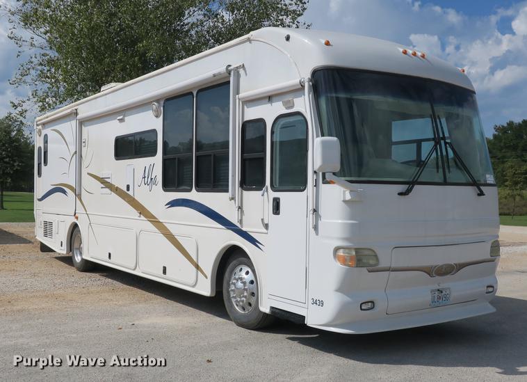 image for item DE3825 2005 Freightliner Alfa Seeya RV