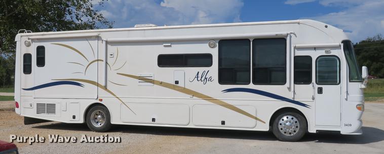 image for item DE3825 2005 Freightliner Alfa Seeya RV