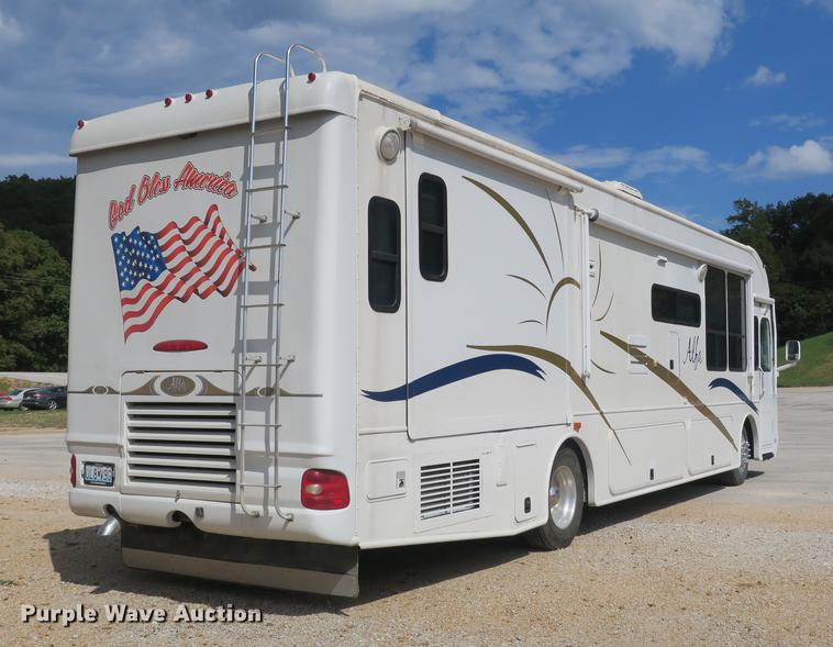 image for item DE3825 2005 Freightliner Alfa Seeya RV