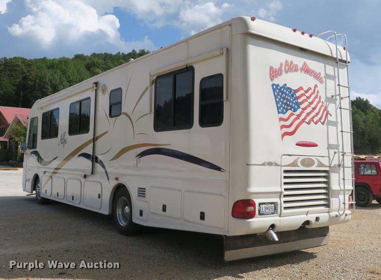 image for item DE3825 2005 Freightliner Alfa Seeya RV