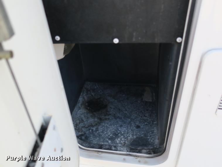 image for item DE3825 2005 Freightliner Alfa Seeya RV