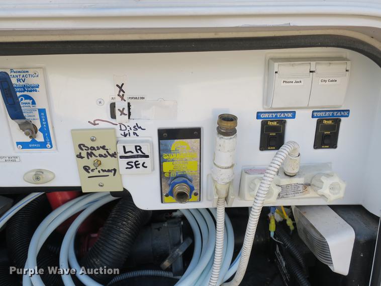 image for item DE3825 2005 Freightliner Alfa Seeya RV