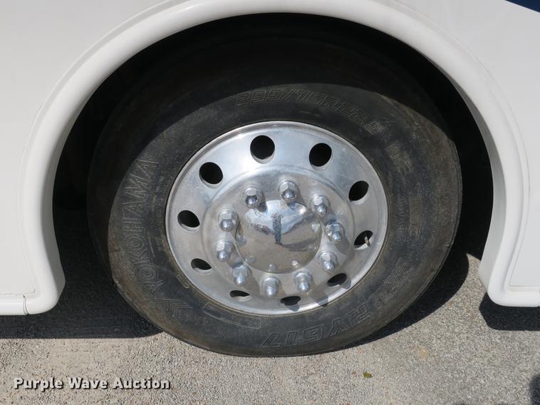 image for item DE3825 2005 Freightliner Alfa Seeya RV