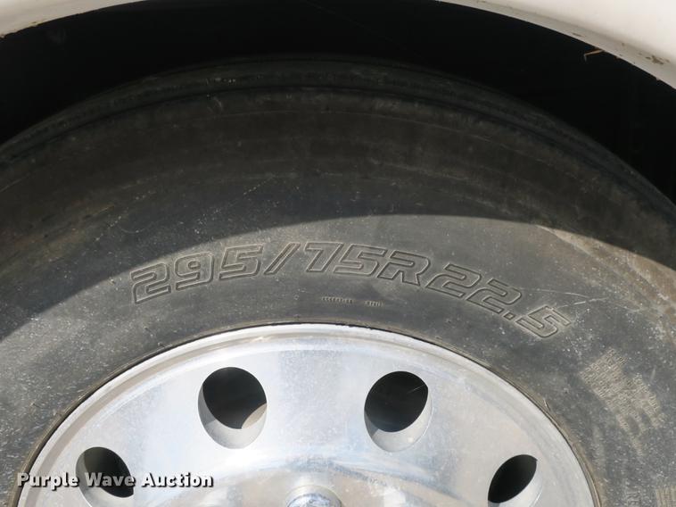 image for item DE3825 2005 Freightliner Alfa Seeya RV