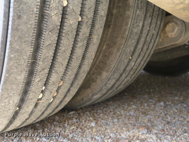 image for item DE3825 2005 Freightliner Alfa Seeya RV