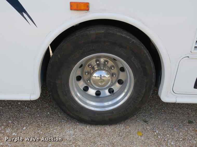 image for item DE3825 2005 Freightliner Alfa Seeya RV