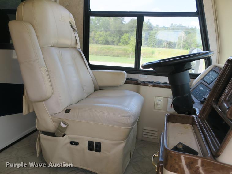 image for item DE3825 2005 Freightliner Alfa Seeya RV