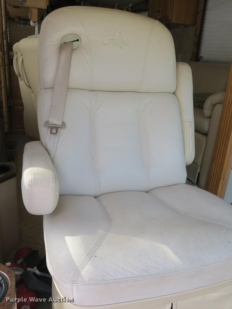 image for item DE3825 2005 Freightliner Alfa Seeya RV