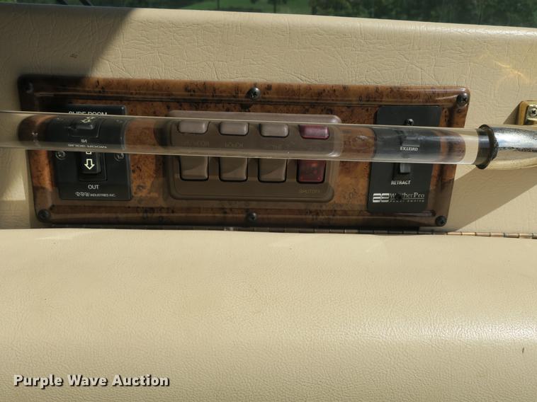 image for item DE3825 2005 Freightliner Alfa Seeya RV