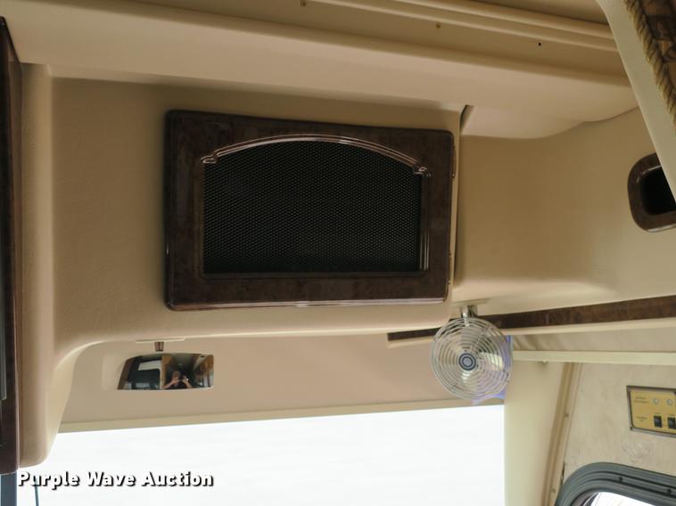 image for item DE3825 2005 Freightliner Alfa Seeya RV