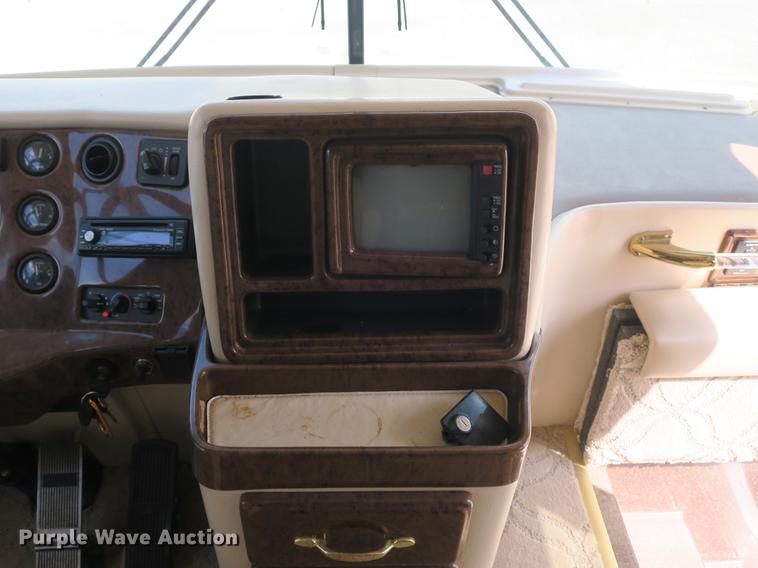 image for item DE3825 2005 Freightliner Alfa Seeya RV