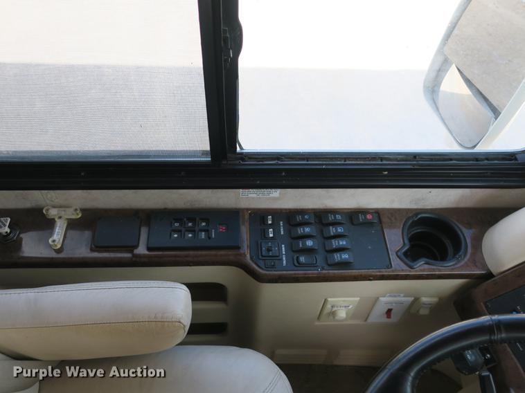 image for item DE3825 2005 Freightliner Alfa Seeya RV