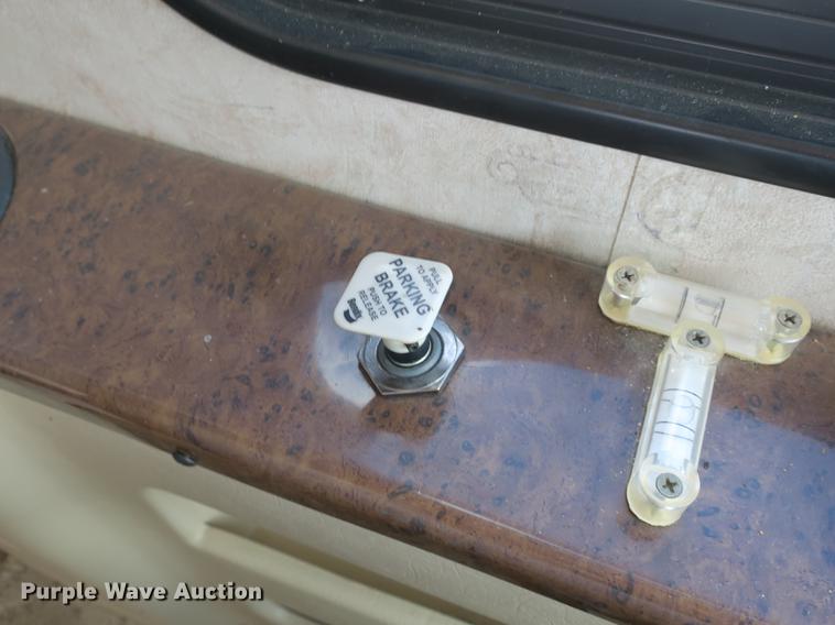 image for item DE3825 2005 Freightliner Alfa Seeya RV