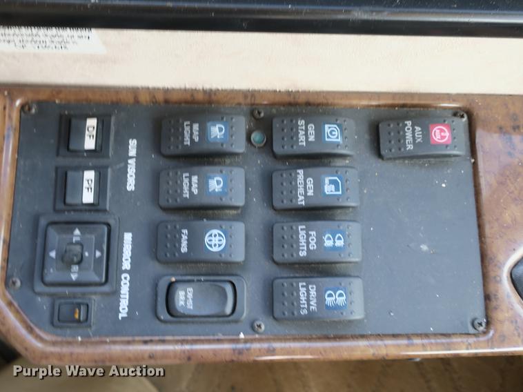 image for item DE3825 2005 Freightliner Alfa Seeya RV