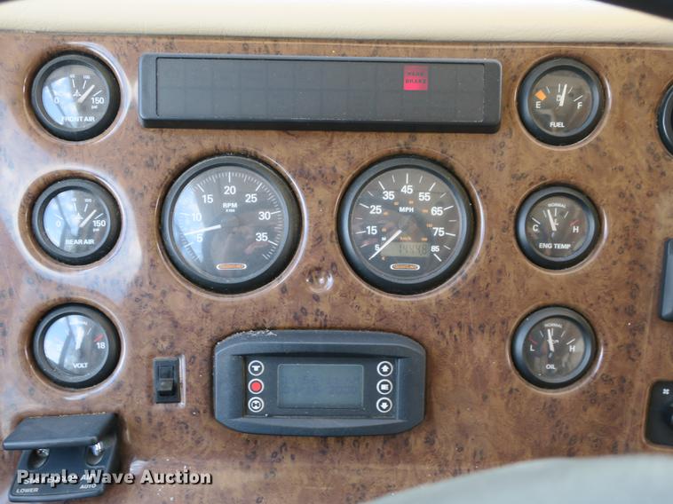 image for item DE3825 2005 Freightliner Alfa Seeya RV