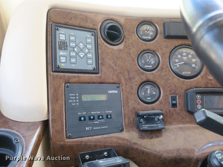 image for item DE3825 2005 Freightliner Alfa Seeya RV