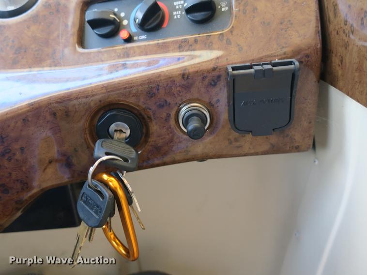 image for item DE3825 2005 Freightliner Alfa Seeya RV