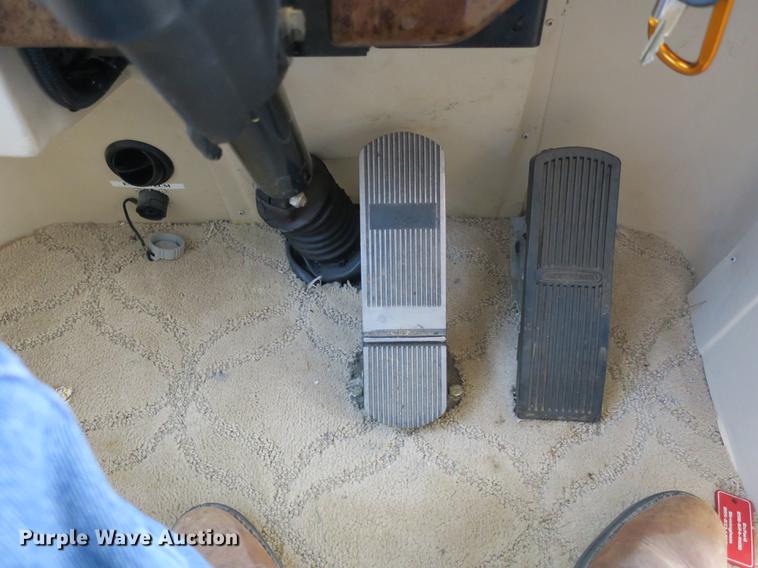 image for item DE3825 2005 Freightliner Alfa Seeya RV