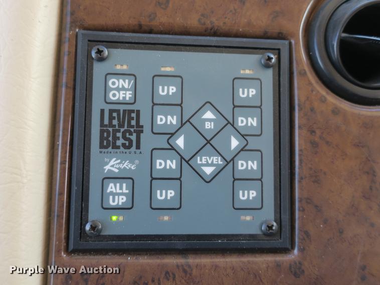 image for item DE3825 2005 Freightliner Alfa Seeya RV