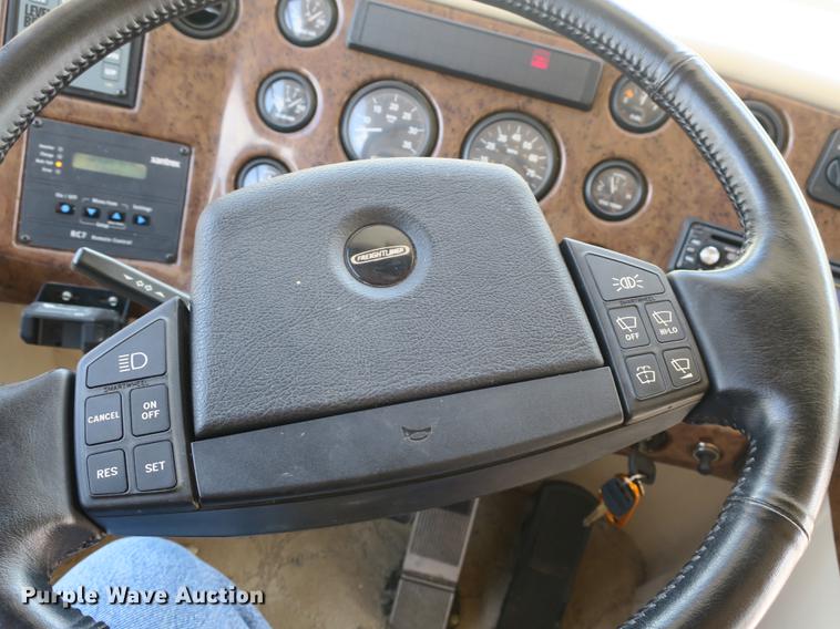 image for item DE3825 2005 Freightliner Alfa Seeya RV