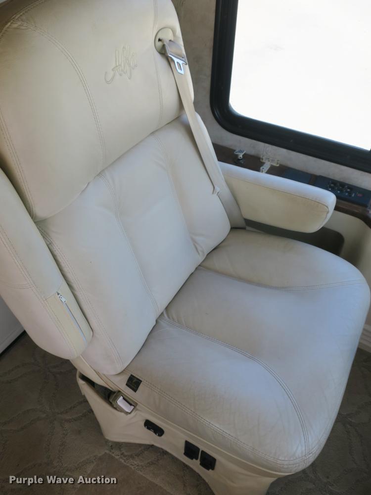 image for item DE3825 2005 Freightliner Alfa Seeya RV