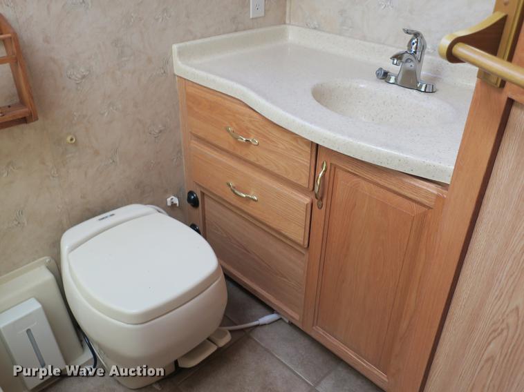 image for item DE3825 2005 Freightliner Alfa Seeya RV