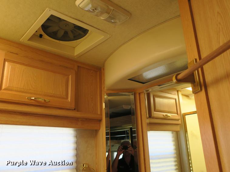 image for item DE3825 2005 Freightliner Alfa Seeya RV